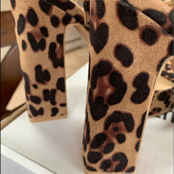 Leopard Platform Strappy Sandal - Picture 5 of 6